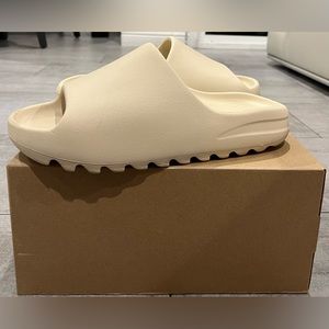 YEEZY SLIDE BONE SIZE 10